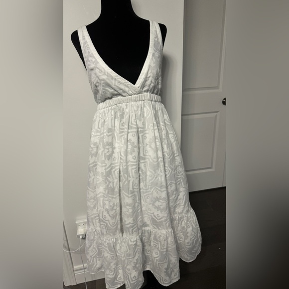 French Connection White V-Neck A-Line Dress /Size 6 - Picture 4 of 7